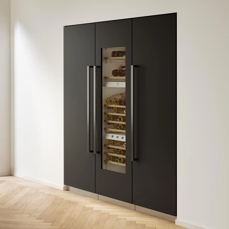Bertazzoni Panneau avant Carbonio pour colonnes de congélateur encastré de 24 pouces SP24CC